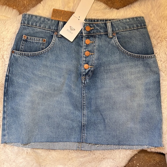 🎩🗝️ NWT $40 Roxy Denim Jean Skirt - Picture 2 of 3